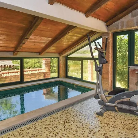 펜션 Cozy In With Outdoor Swimming Pool