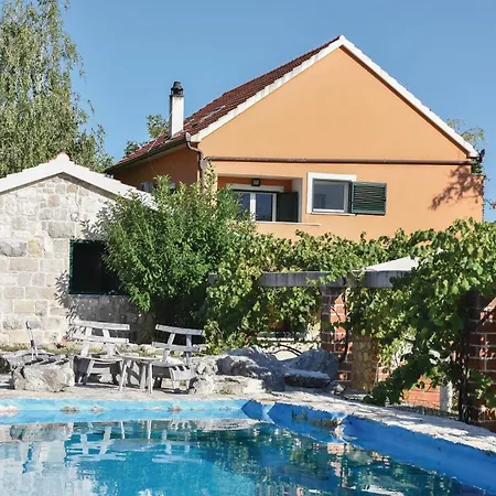 펜션 Cozy In With Outdoor Swimming Pool